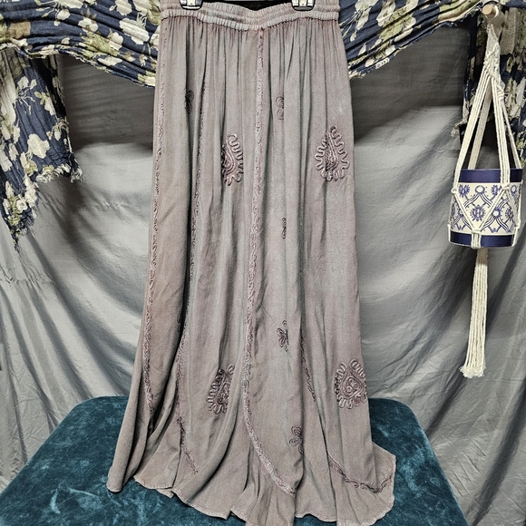 Fabulous | 100% Rayon Embroidered Maxi Skirt Made in India Free Size - Picture 4 of 5
